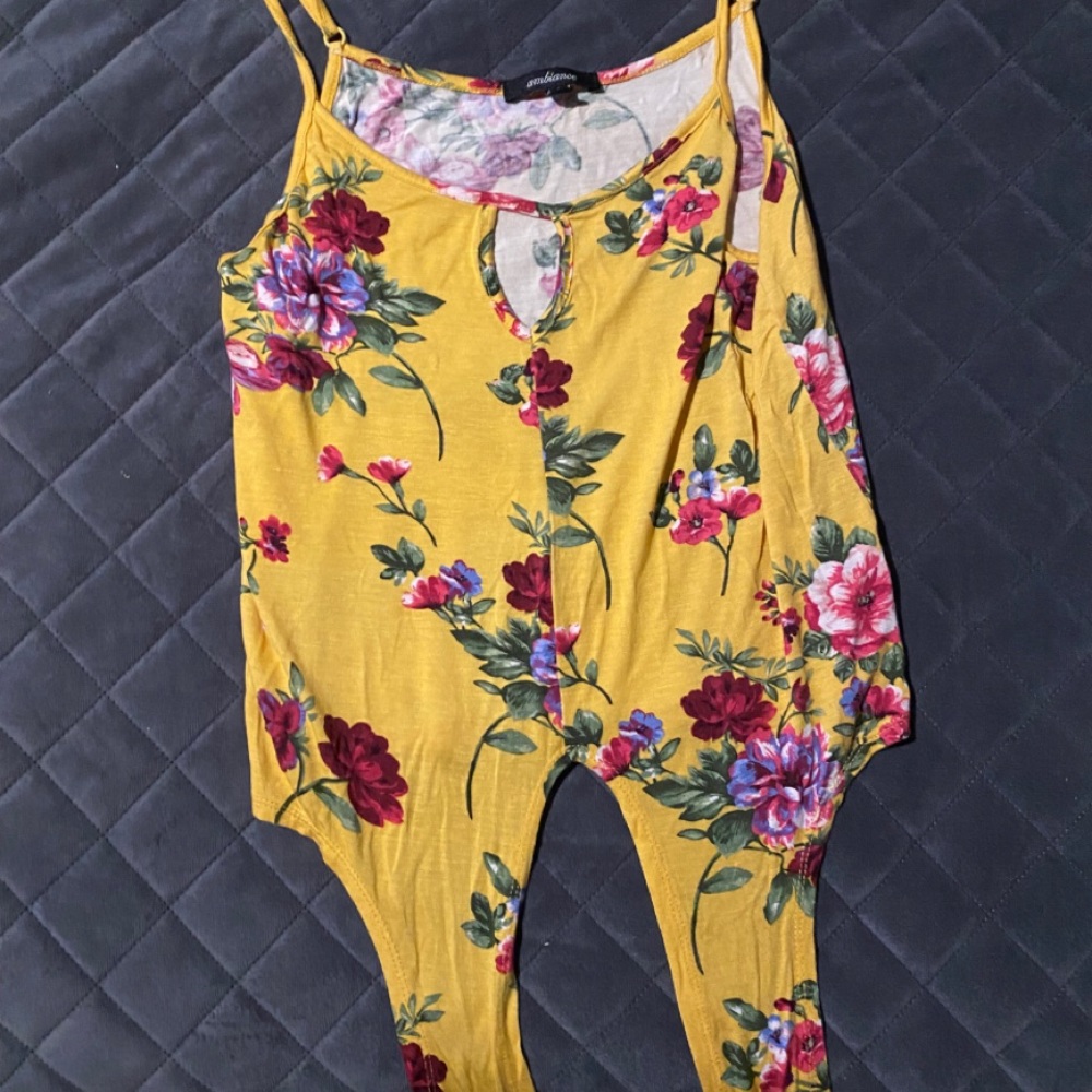 Tank top with flower print and tie bottom